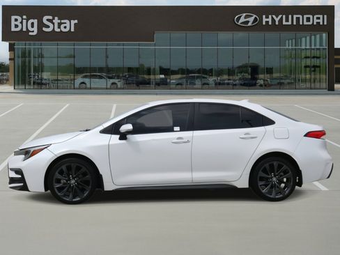 Used 2024 Toyota Corolla SE w/ SE Premium Package image 2