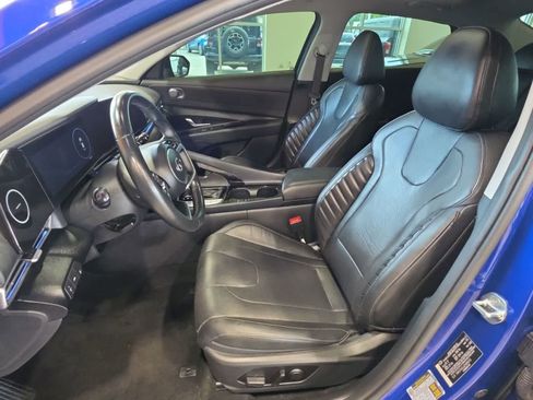 Used 2023 Hyundai Elantra Limited FWD image 16