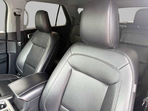 Used 2020 Ford Explorer XLT w/ Equipment Group 202A image 22