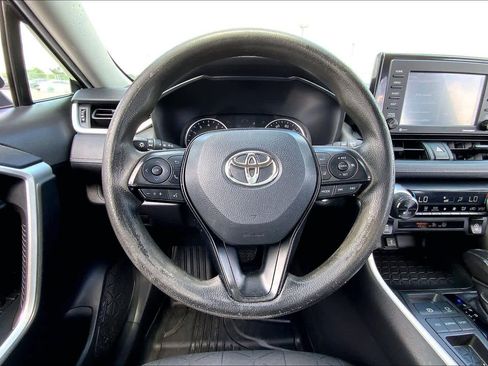 Used 2021 Toyota RAV4 XLE FWD image 6