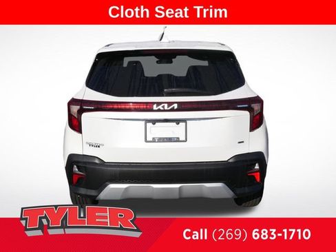 Used 2024 Kia Seltos LX AWD/4WD image 7