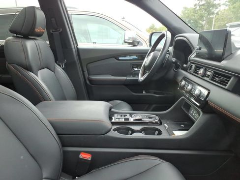 Used 2025 Honda Pilot TrailSport image 9