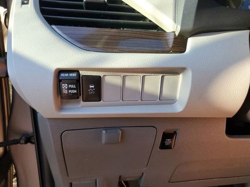 Used 2020 Toyota Sienna XLE FWD image 29