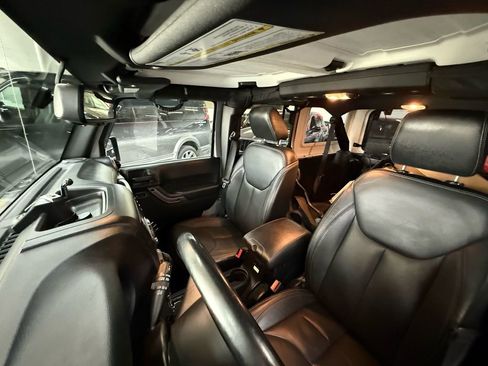 Used 2018 Jeep Wrangler Unlimited Sahara w/ Dual Top Group image 12