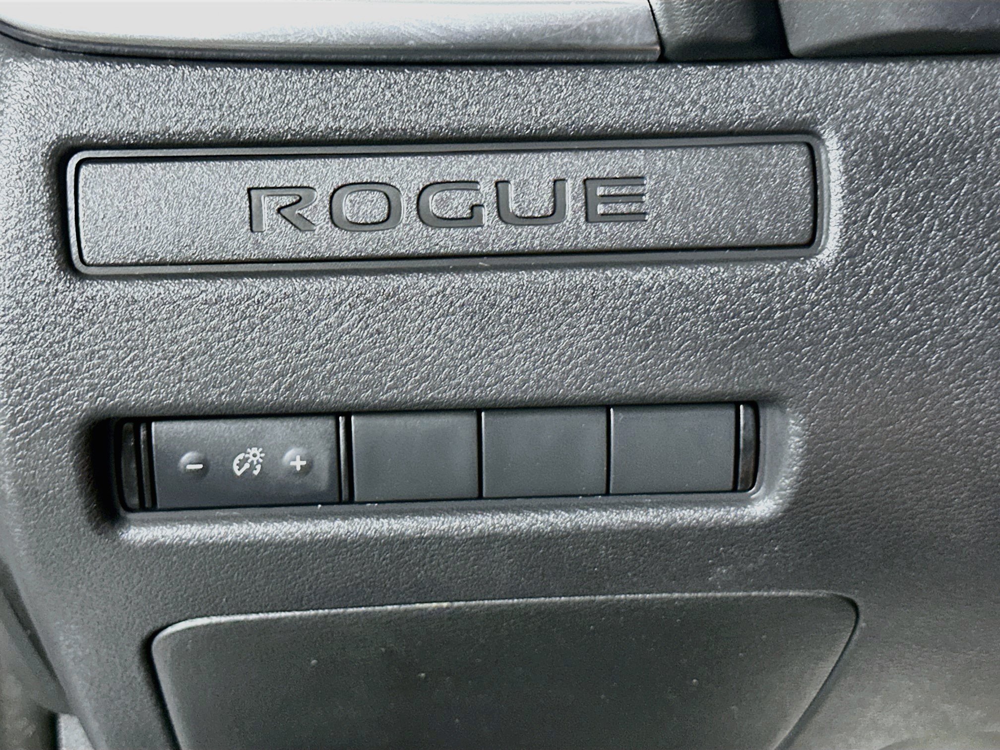 Used 2023 Nissan Rogue S AWD/4WD image 17