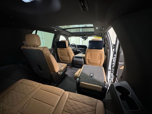 Used 2023 Cadillac Escalade Premium Luxury image 22