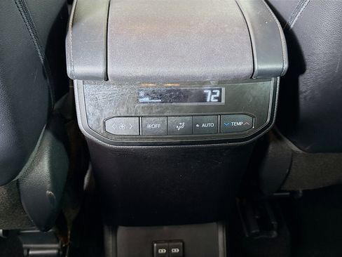 Certified 2022 Toyota Highlander XLE image 24