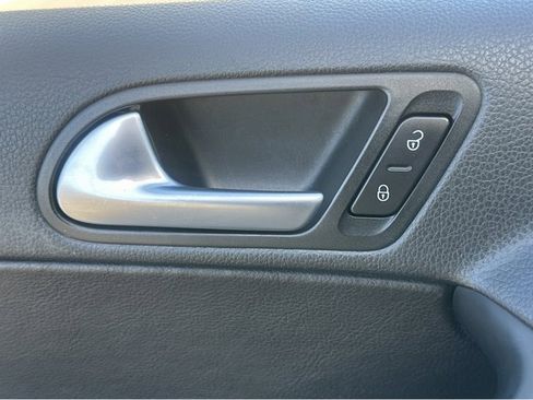 Used 2016 Volkswagen Tiguan SE image 35