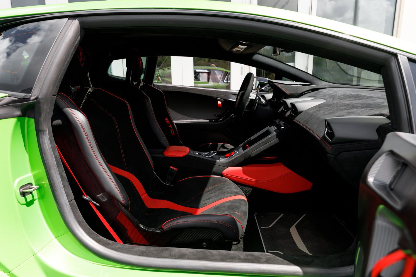 Used 2023 Lamborghini Huracan STO RWD image 47