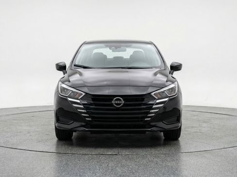 Used 2025 Nissan Versa SV image 2