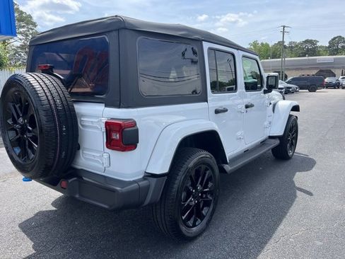 Used 2022 Jeep Wrangler Unlimited Sahara 4xe image 7