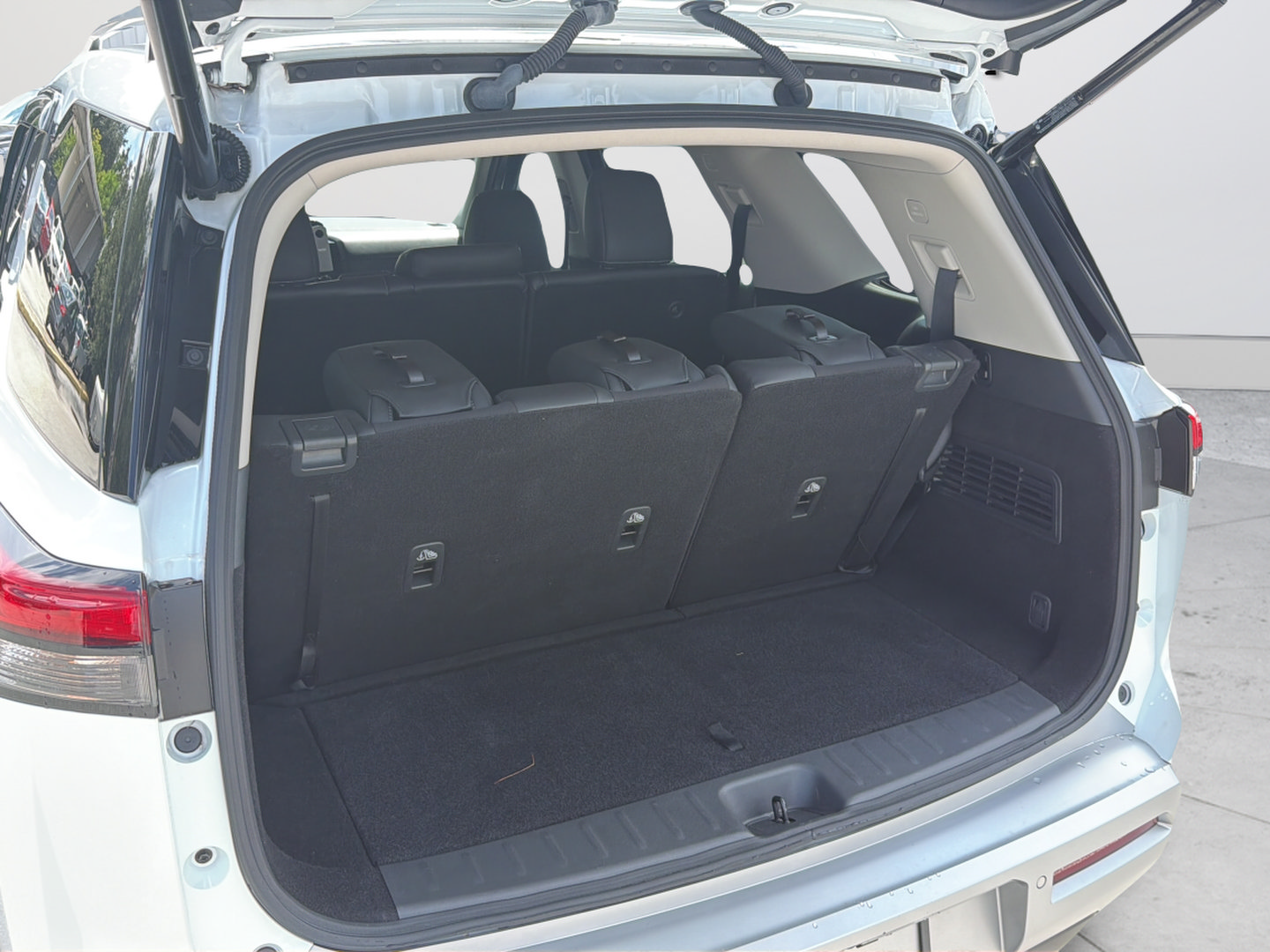 Certified 2025 Nissan Pathfinder SL AWD/4WD image 37