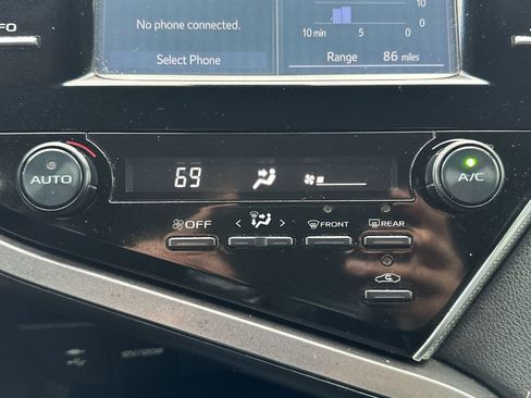 Used 2018 Toyota Camry SE image 28