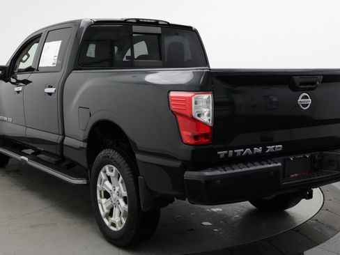 Used 2016 Nissan Titan SL RWD image 5