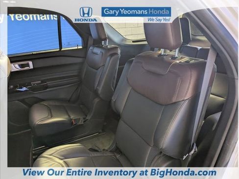 Used 2022 Ford Explorer Platinum w/ Technology Package image 16