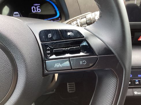 Used 2025 Hyundai Elantra Sport FWD image 31