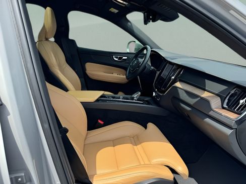 Used 2022 Volvo XC60 B5 Inscription FWD image 15