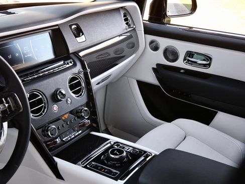 Certified 2022 Rolls-Royce Cullinan Black Badge image 25