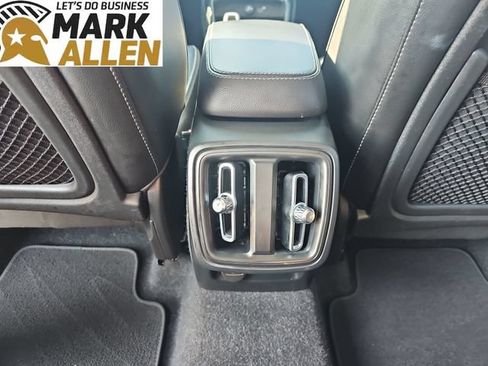 Used 2023 Volvo XC40 B5 Plus AWD/4WD image 20