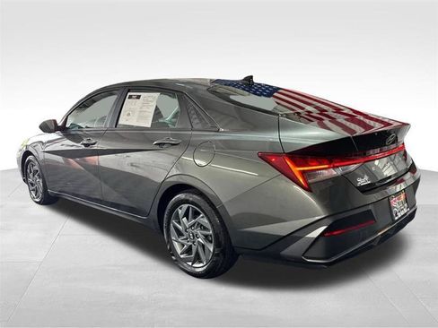 Used 2024 Hyundai Elantra Blue FWD image 7