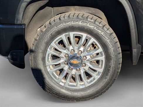Used 2022 Chevrolet Silverado 2500 High Country w/ Safety Package II image 22