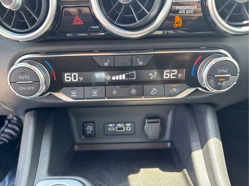 Certified 2025 Nissan Sentra SR FWD image 25