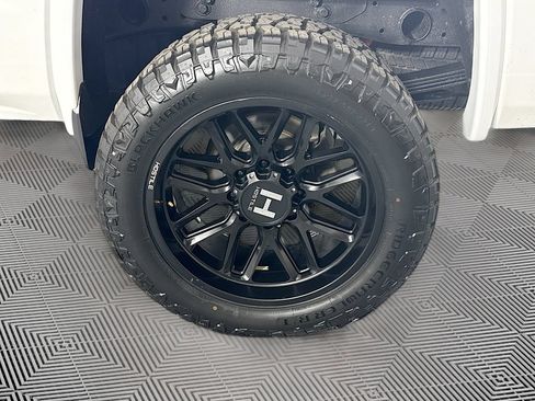Used 2019 GMC Sierra 2500 Denali w/ Duramax Plus Package AWD/4WD image 31