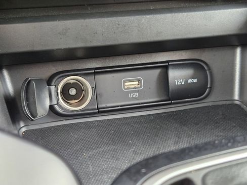 Certified 2025 Kia Soul LX FWD image 22