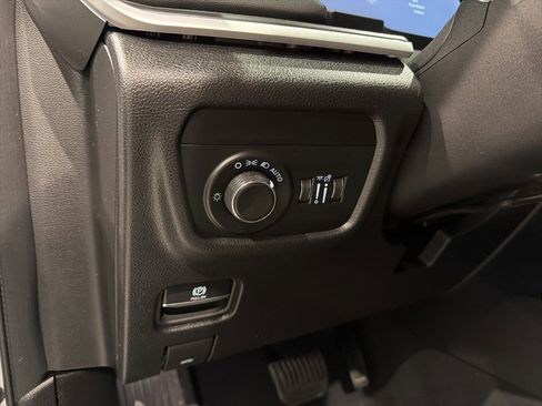 Used 2024 Jeep Grand Cherokee Altitude image 12