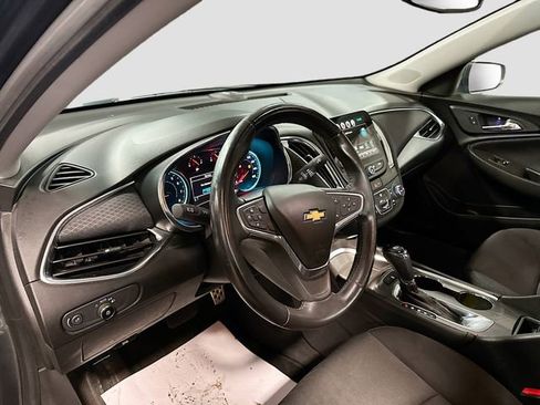 Used 2016 Chevrolet Malibu LT image 10