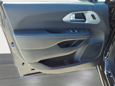 New 2026 Chrysler Pacifica Limited w/ Uconnect Theater Family Group image 19