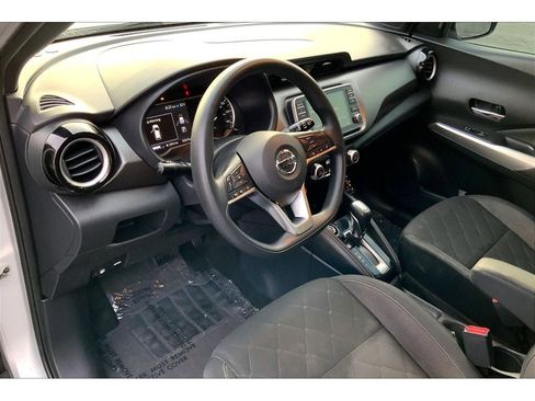 Used 2020 Nissan Kicks SV image 16