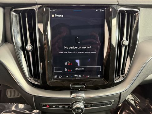 Used 2024 Volvo XC60 B5 Core image 18