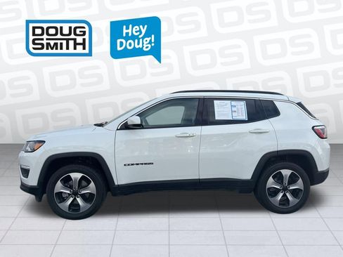 Used 2017 Jeep Compass Latitude w/ Popular Equipment Group AWD/4WD image 3