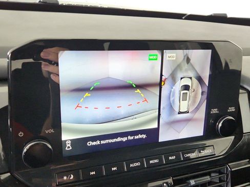Used 2025 Nissan Pathfinder SL FWD image 35