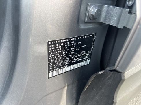 Used 2025 Volkswagen Taos SE image 29