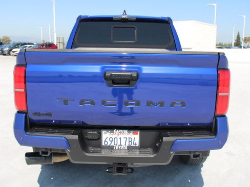 Certified 2024 Toyota Tacoma TRD Off-Road w/ TRD Off Road Premium Package AWD/4WD image 4