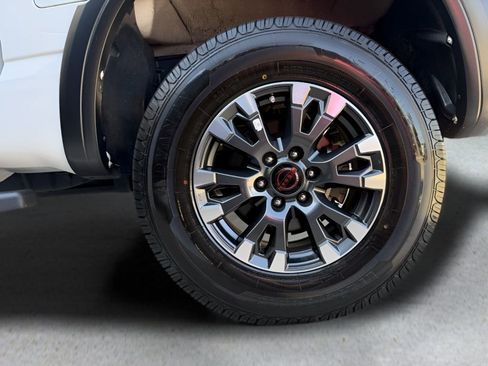 Used 2024 Nissan Titan PRO-4X image 27