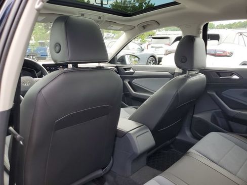 Used 2025 Volkswagen Jetta SE w/ Sunroof Package FWD image 17