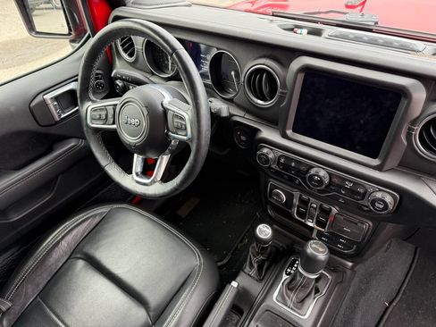 Used 2022 Jeep Wrangler Unlimited Sahara w/ Cold Weather Group AWD/4WD image 4