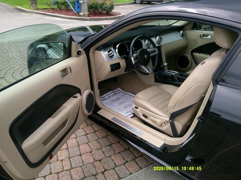 Used 2006 Ford Mustang GT RWD image 8