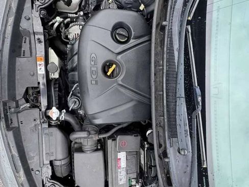 Used 2017 Hyundai Elantra GT FWD image 21