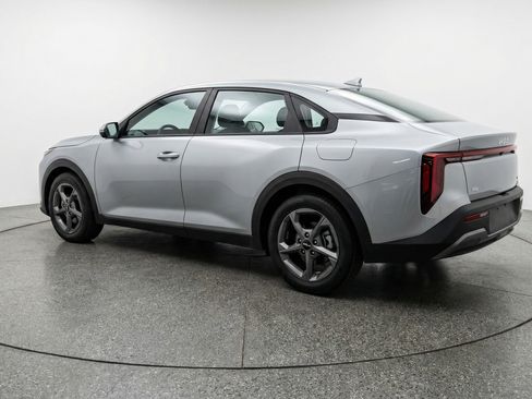 Used 2025 Kia K4 LXS image 6