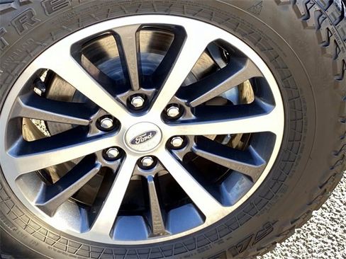 Used 2021 Ford Expedition XLT image 30