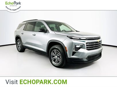 Used 2025 Chevrolet Traverse LT