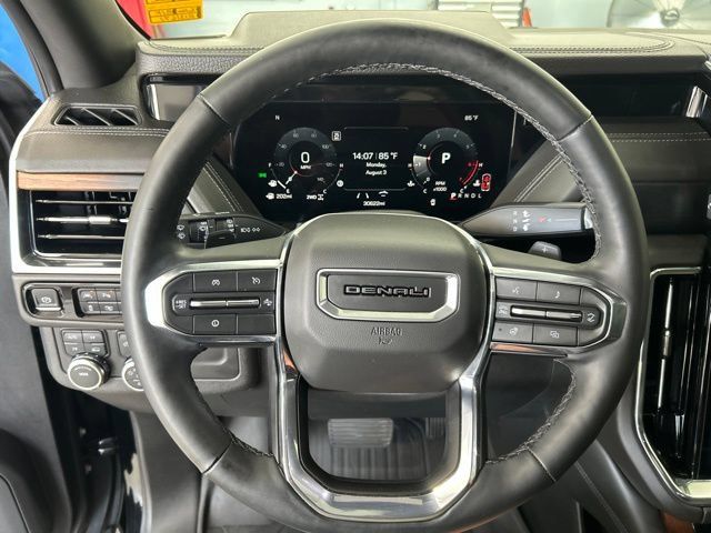 Used 2025 GMC Yukon XL Denali w/ Sun & Power Step Package AWD/4WD image 13
