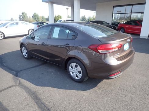 Used 2018 Kia Forte LX image 3