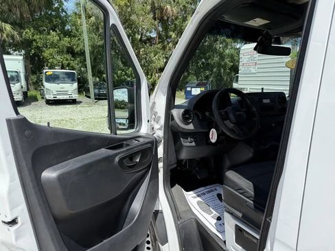 Used 2019 Freightliner Sprinter 144 image 18