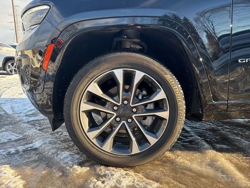 Used 2023 Jeep Grand Cherokee Overland w/ Luxury Tech Group IV image 34