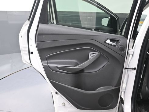 Used 2018 Ford Escape Titanium w/ Ford Safe & Smart Package image 25